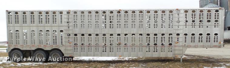 image for item EW9840 2004 Wilson PSDCL-402 livestock trailer