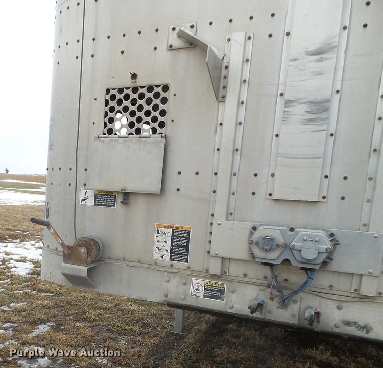 image for item EW9840 2004 Wilson PSDCL-402 livestock trailer