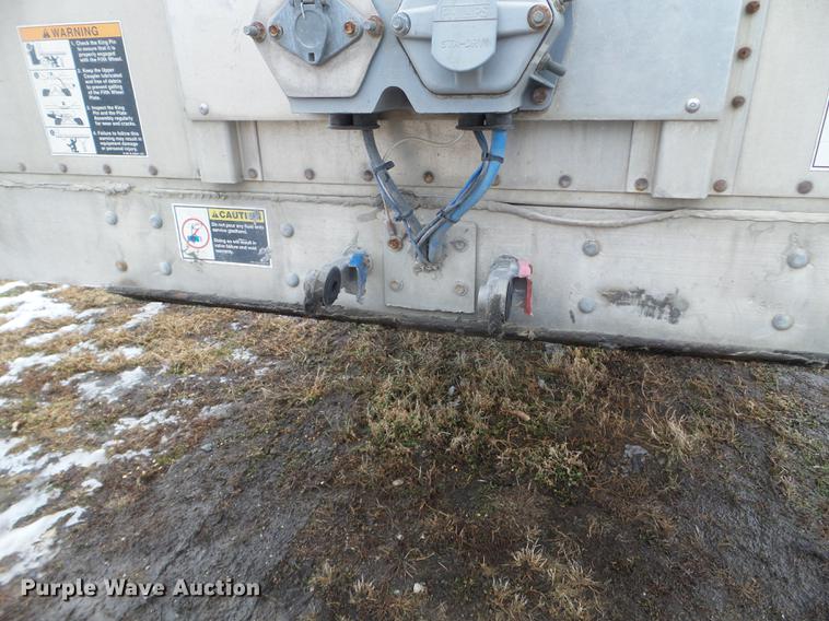 image for item EW9840 2004 Wilson PSDCL-402 livestock trailer