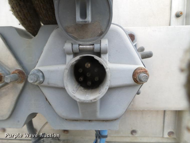 image for item EW9840 2004 Wilson PSDCL-402 livestock trailer