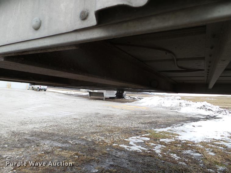 image for item EW9840 2004 Wilson PSDCL-402 livestock trailer