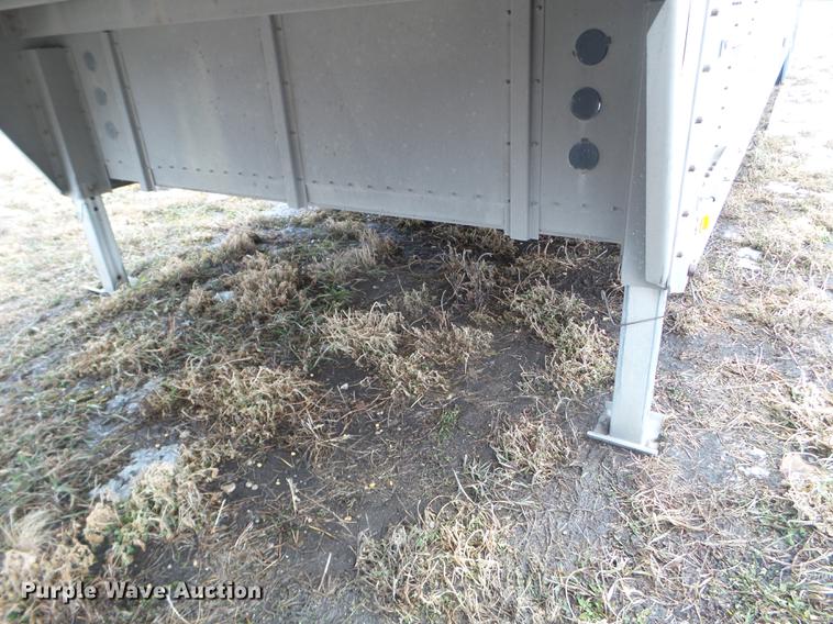 image for item EW9840 2004 Wilson PSDCL-402 livestock trailer