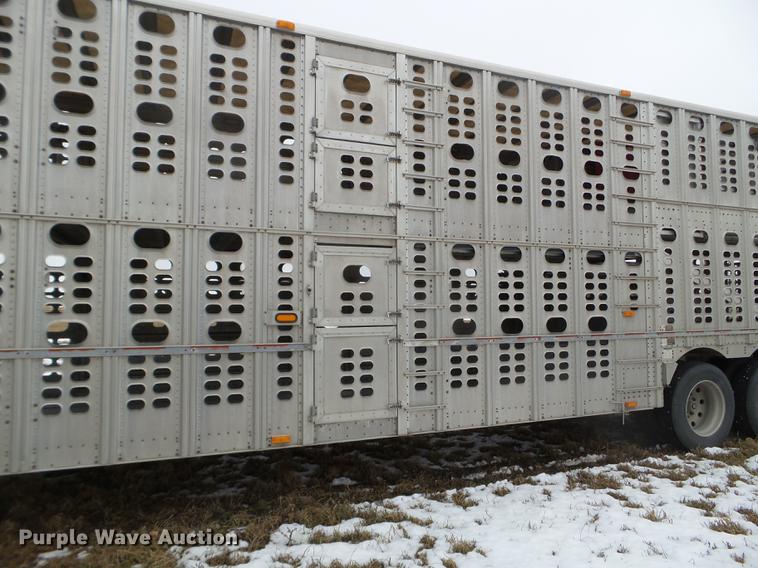 image for item EW9840 2004 Wilson PSDCL-402 livestock trailer