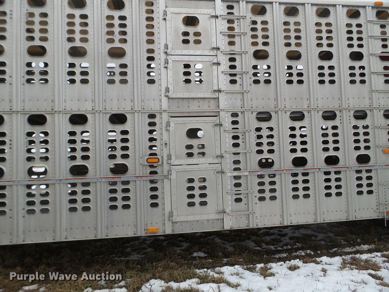 image for item EW9840 2004 Wilson PSDCL-402 livestock trailer