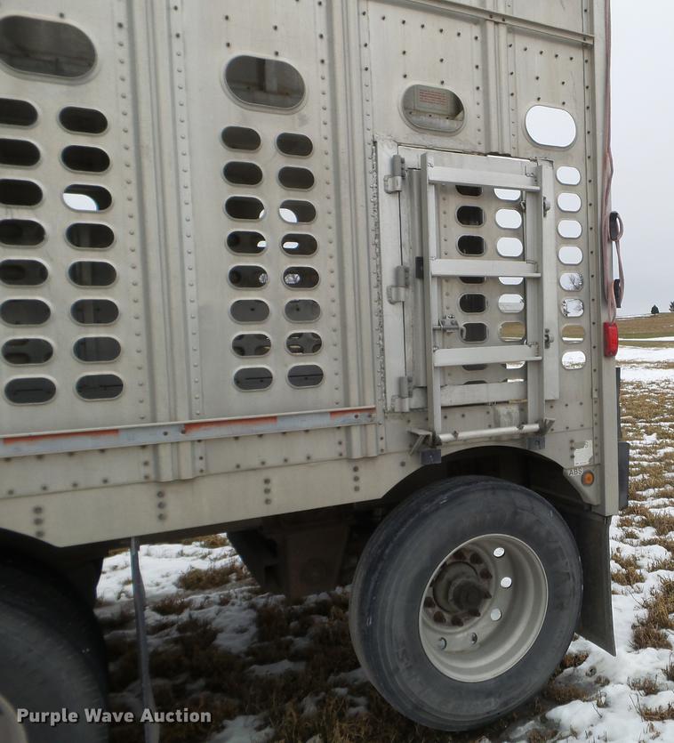 image for item EW9840 2004 Wilson PSDCL-402 livestock trailer
