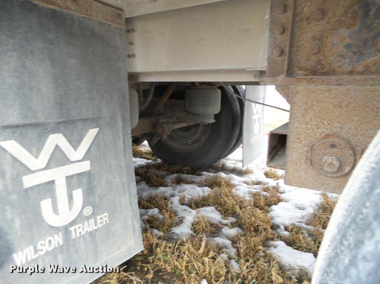 image for item EW9840 2004 Wilson PSDCL-402 livestock trailer