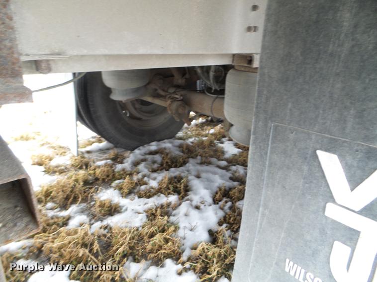 image for item EW9840 2004 Wilson PSDCL-402 livestock trailer