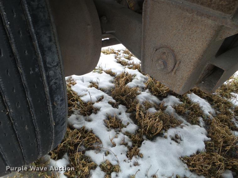 image for item EW9840 2004 Wilson PSDCL-402 livestock trailer