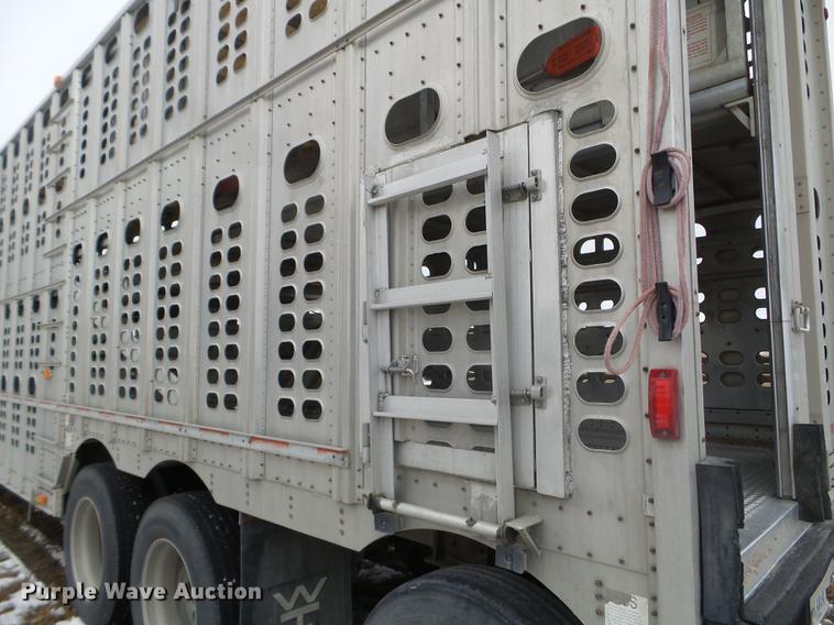 image for item EW9840 2004 Wilson PSDCL-402 livestock trailer