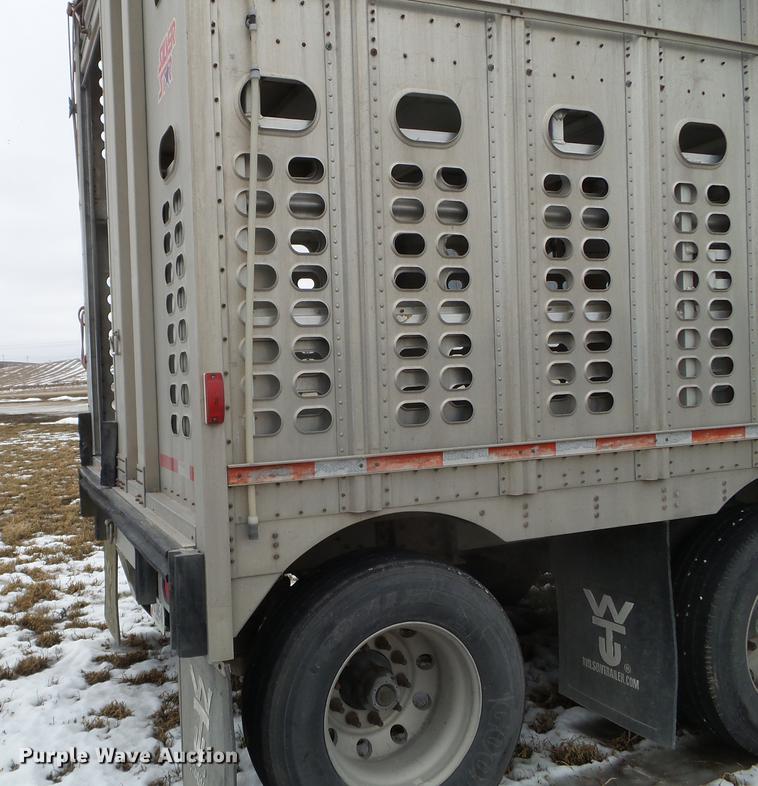 image for item EW9840 2004 Wilson PSDCL-402 livestock trailer