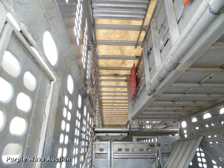 image for item EW9840 2004 Wilson PSDCL-402 livestock trailer