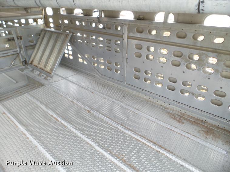 image for item EW9840 2004 Wilson PSDCL-402 livestock trailer