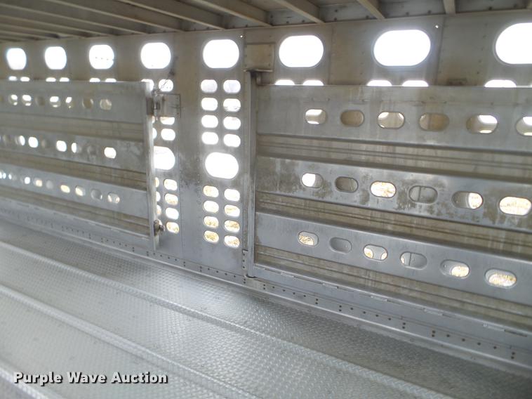image for item EW9840 2004 Wilson PSDCL-402 livestock trailer