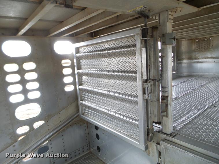 image for item EW9840 2004 Wilson PSDCL-402 livestock trailer