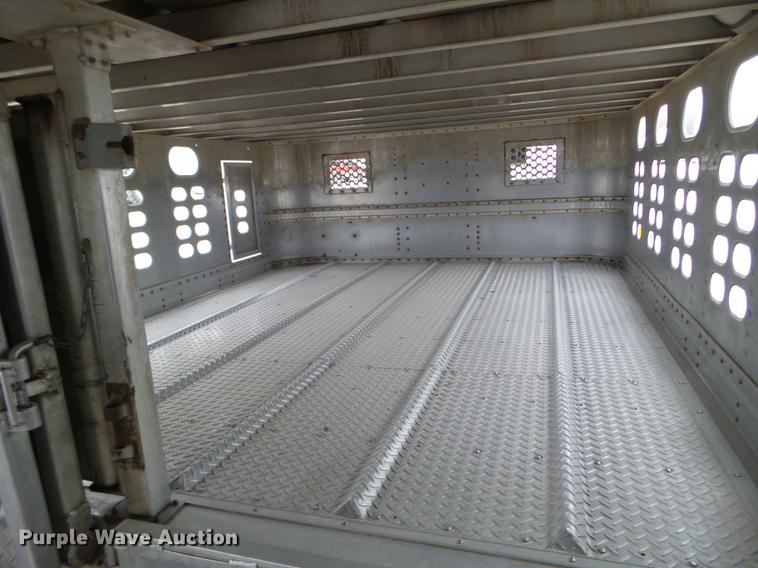 image for item EW9840 2004 Wilson PSDCL-402 livestock trailer