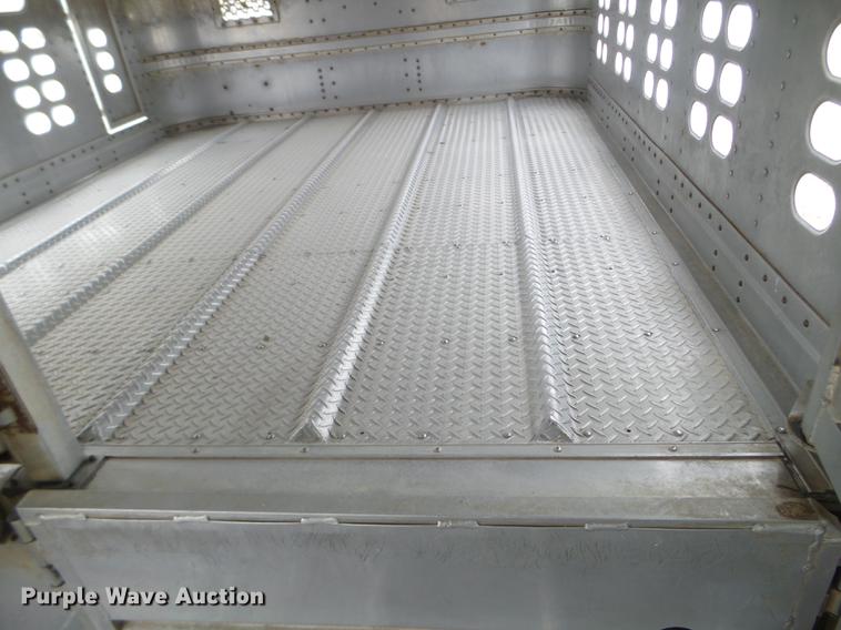 image for item EW9840 2004 Wilson PSDCL-402 livestock trailer