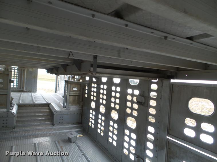 image for item EW9840 2004 Wilson PSDCL-402 livestock trailer