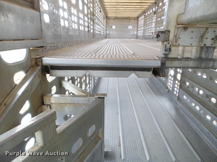 image for item EW9840 2004 Wilson PSDCL-402 livestock trailer