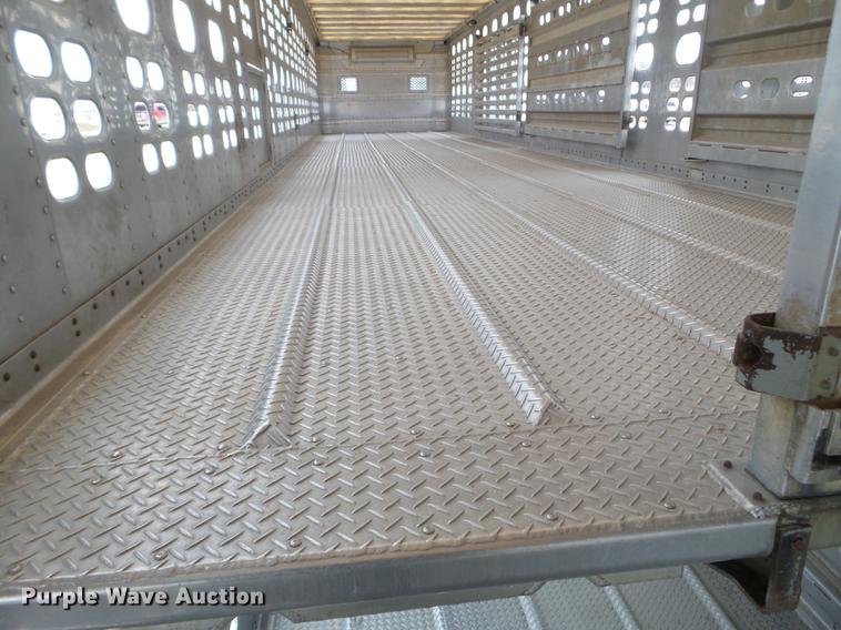 image for item EW9840 2004 Wilson PSDCL-402 livestock trailer