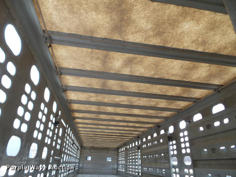 image for item EW9840 2004 Wilson PSDCL-402 livestock trailer