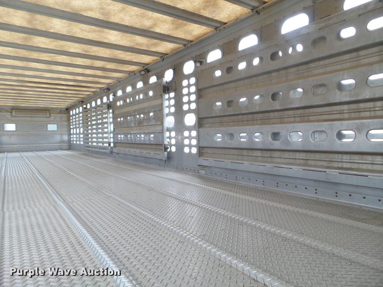 image for item EW9840 2004 Wilson PSDCL-402 livestock trailer