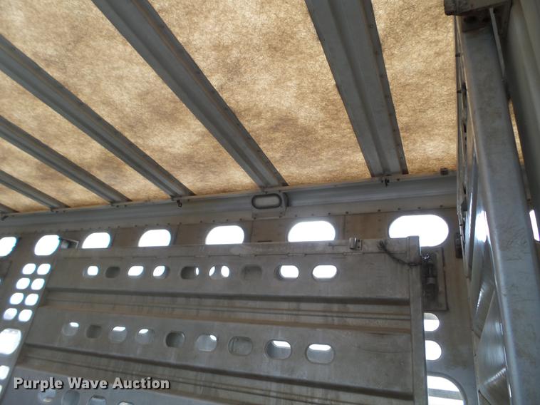 image for item EW9840 2004 Wilson PSDCL-402 livestock trailer