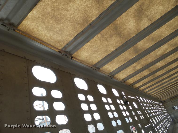 image for item EW9840 2004 Wilson PSDCL-402 livestock trailer
