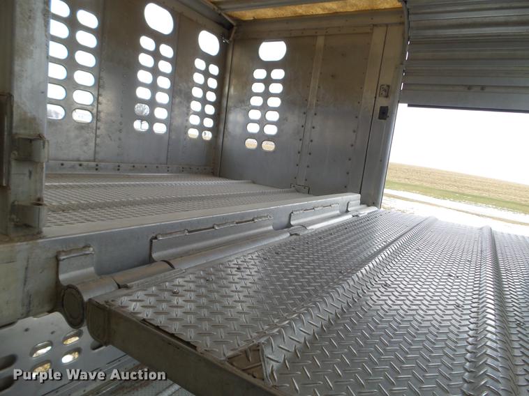 image for item EW9840 2004 Wilson PSDCL-402 livestock trailer