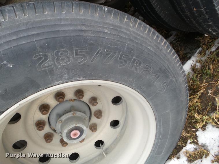 image for item EW9840 2004 Wilson PSDCL-402 livestock trailer