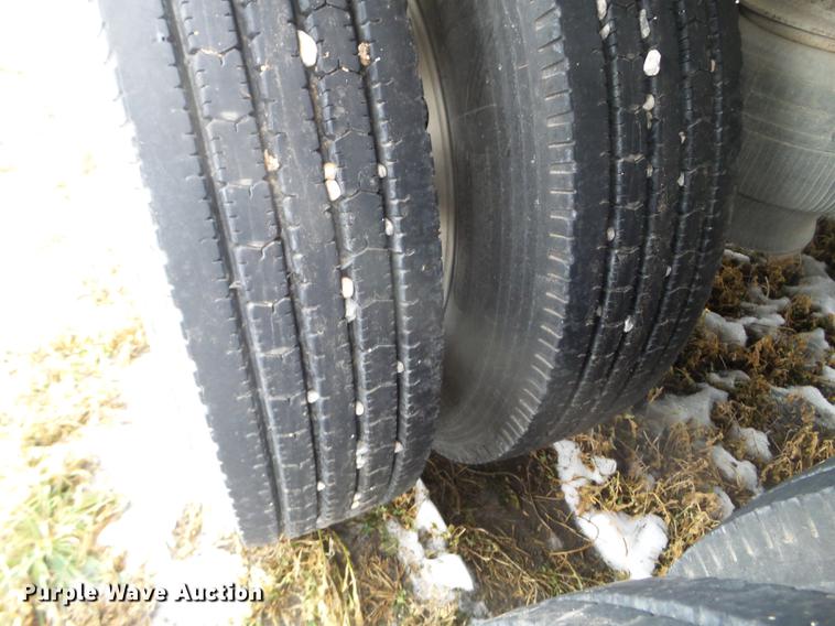 image for item EW9840 2004 Wilson PSDCL-402 livestock trailer