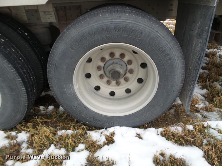 image for item EW9840 2004 Wilson PSDCL-402 livestock trailer