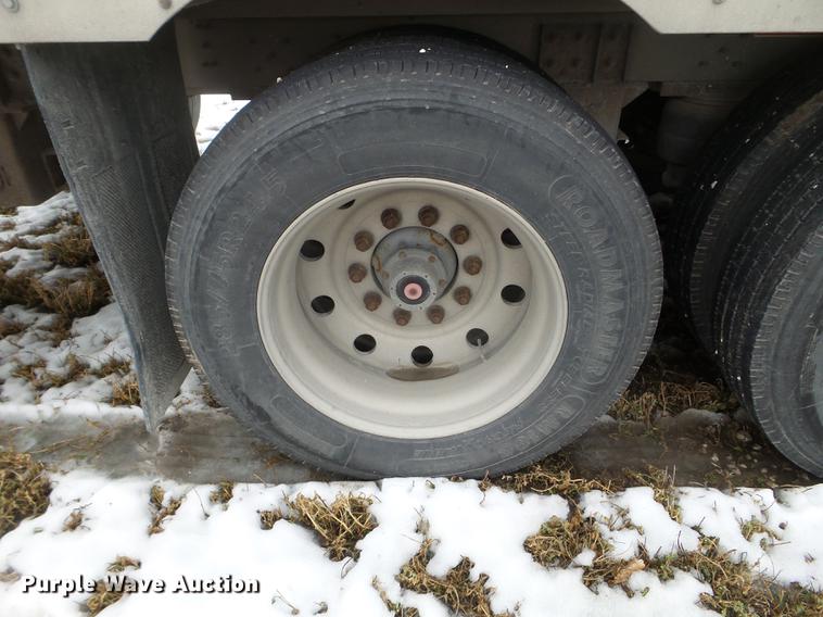 image for item EW9840 2004 Wilson PSDCL-402 livestock trailer