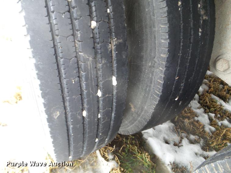 image for item EW9840 2004 Wilson PSDCL-402 livestock trailer