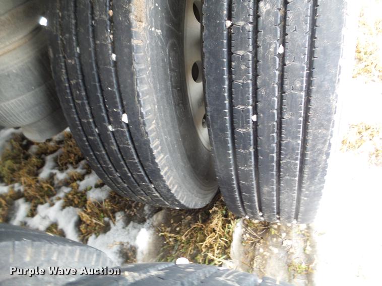 image for item EW9840 2004 Wilson PSDCL-402 livestock trailer