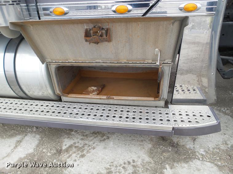 image for item EW9842 2013 Freightliner Coronado glider kit semi truck