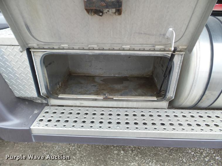 image for item EW9842 2013 Freightliner Coronado glider kit semi truck