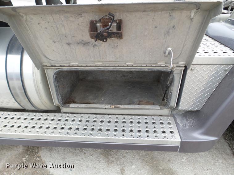 image for item EW9842 2013 Freightliner Coronado glider kit semi truck