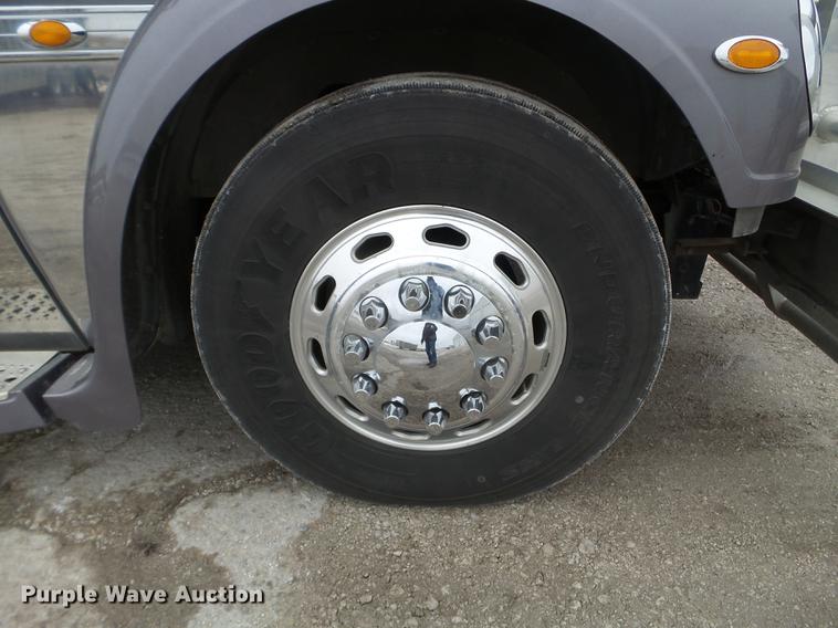 image for item EW9842 2013 Freightliner Coronado glider kit semi truck