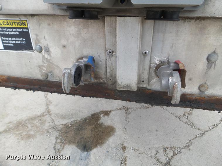 image for item EW9843 2005 Wilson PSDCL-402 livestock trailer