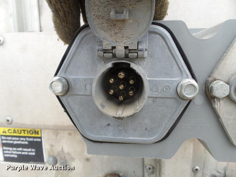 image for item EW9843 2005 Wilson PSDCL-402 livestock trailer