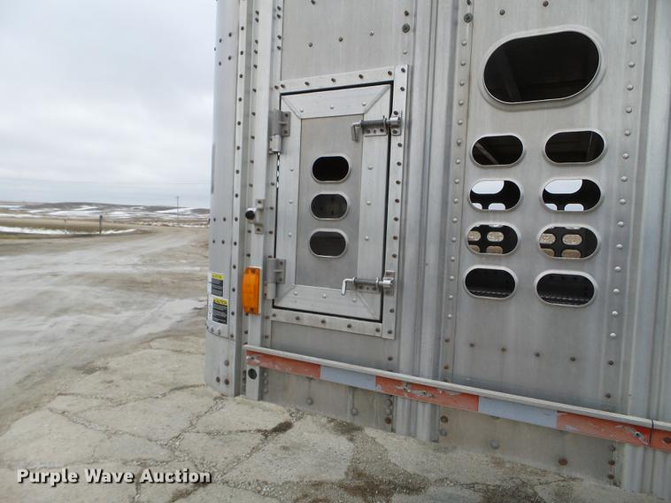 image for item EW9843 2005 Wilson PSDCL-402 livestock trailer