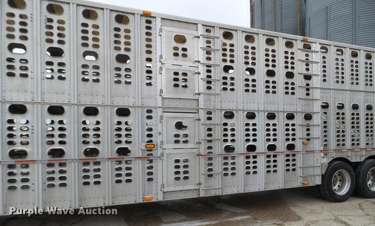 image for item EW9843 2005 Wilson PSDCL-402 livestock trailer