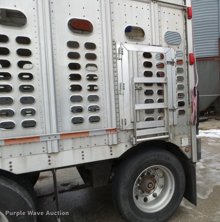 image for item EW9843 2005 Wilson PSDCL-402 livestock trailer