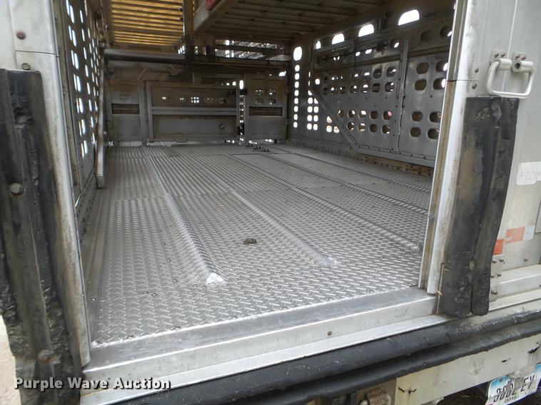 image for item EW9843 2005 Wilson PSDCL-402 livestock trailer