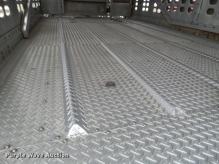 image for item EW9843 2005 Wilson PSDCL-402 livestock trailer