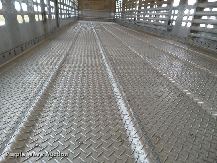 image for item EW9843 2005 Wilson PSDCL-402 livestock trailer