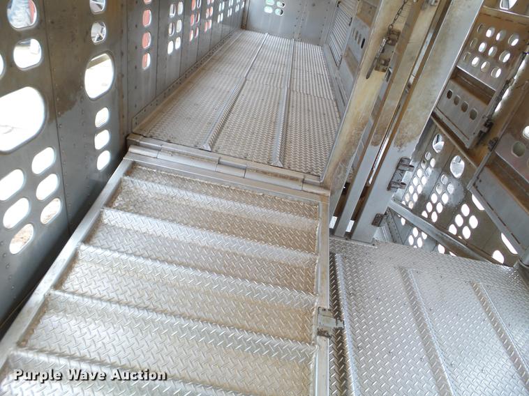 image for item EW9843 2005 Wilson PSDCL-402 livestock trailer