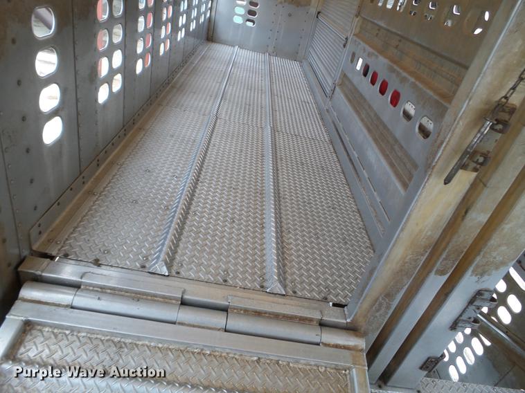 image for item EW9843 2005 Wilson PSDCL-402 livestock trailer