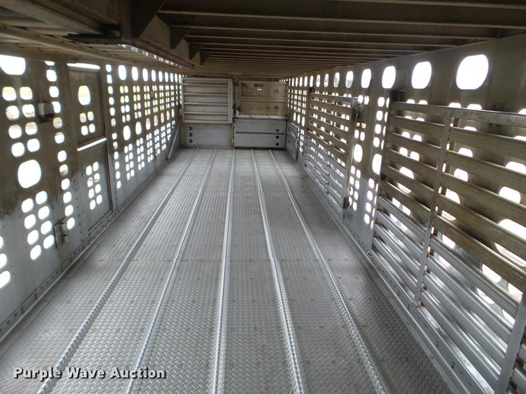 image for item EW9843 2005 Wilson PSDCL-402 livestock trailer