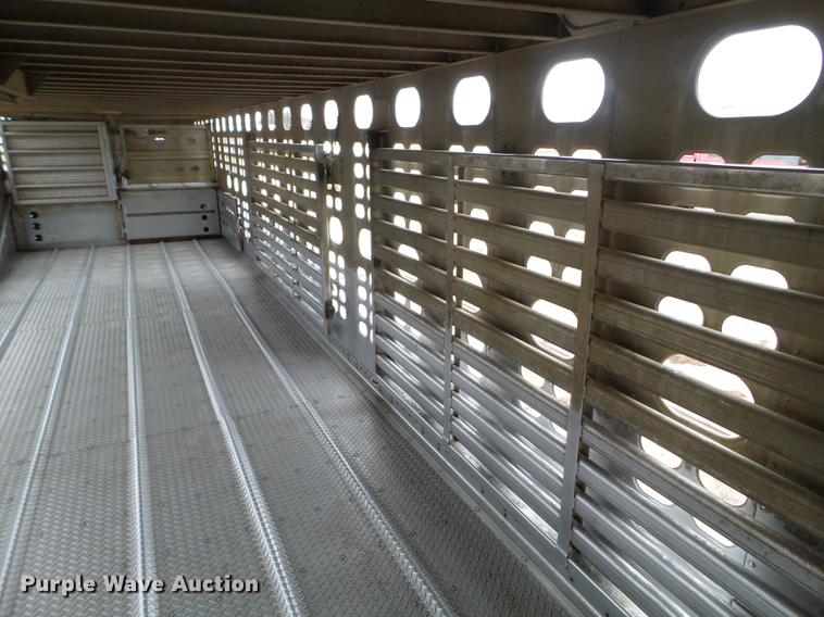 image for item EW9843 2005 Wilson PSDCL-402 livestock trailer